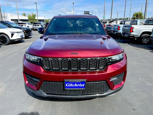 Used 2024 Jeep Grand Cherokee Altitude image 25