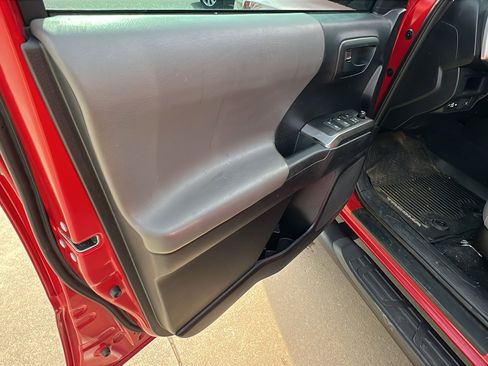 Used 2019 Toyota Tacoma 4x4 Double Cab image 14