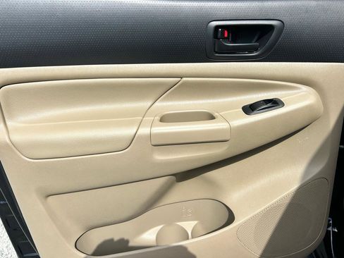 Used 2014 Toyota Tacoma PreRunner w/ SR5 Package image 15