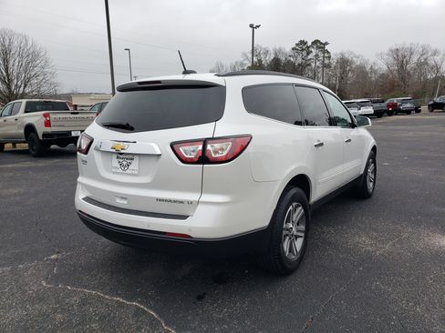 Used 2016 Chevrolet Traverse LT image 3