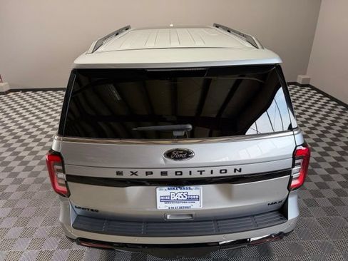 Used 2024 Ford Expedition Max Limited AWD/4WD image 12