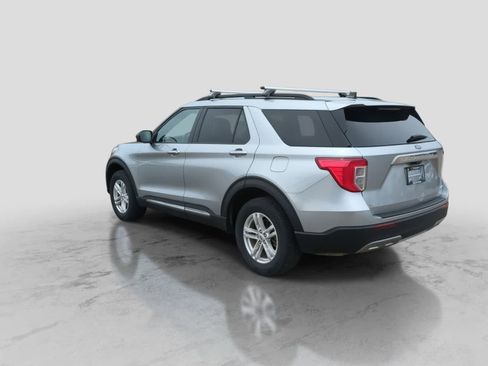 Used 2023 Ford Explorer XLT w/ Equipment Group 202A AWD/4WD image 6