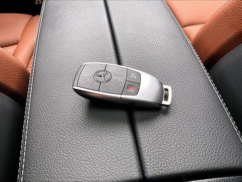 Used 2023 Mercedes-Benz GLC 300 4MATIC Coupe image 10