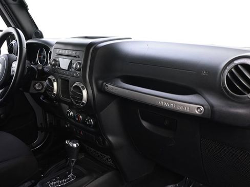 Used 2014 Jeep Wrangler Sport w/ Connectivity Group AWD/4WD image 15