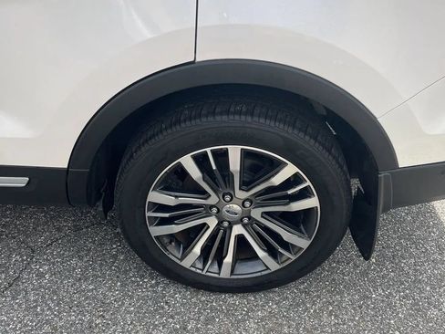 Used 2017 Ford Explorer Platinum AWD/4WD image 18