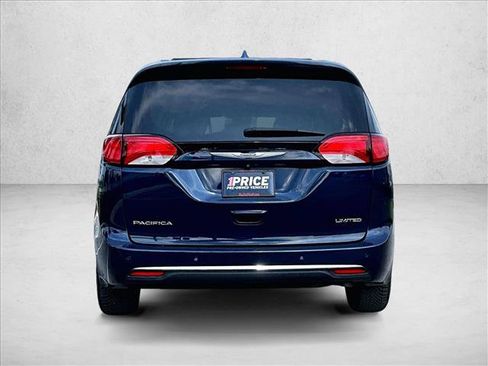 Used 2018 Chrysler Pacifica Limited w/ Advanced Safetytec Group FWD image 4