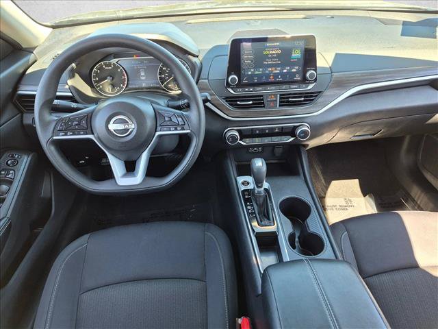 Used 2025 Nissan Altima 2.5 SV FWD image 22