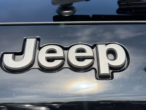 Used 2022 Jeep Cherokee Trailhawk w/ Sound & Nav Group image 11