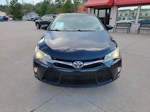 Used 2017 Toyota Camry SE w/ Moonroof Package FWD image 10