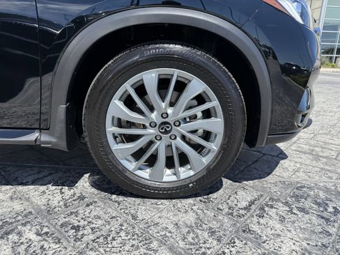 Certified 2025 INFINITI QX50 Luxe image 9