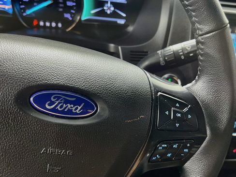 Used 2018 Ford Explorer XLT w/ Equipment Group 202A AWD/4WD image 20