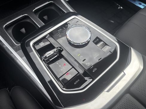 New 2026 BMW 750e xDrive 750e xDrive image 11