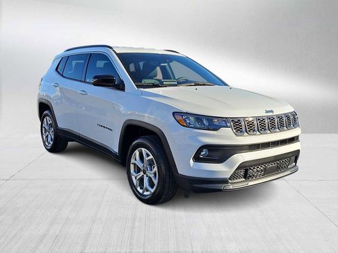 New 2026 Jeep Compass Latitude image 2