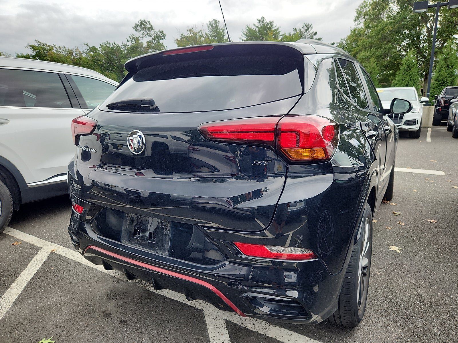 Used 2022 Buick Encore GX Select w/ Sport Touring Package FWD image 9