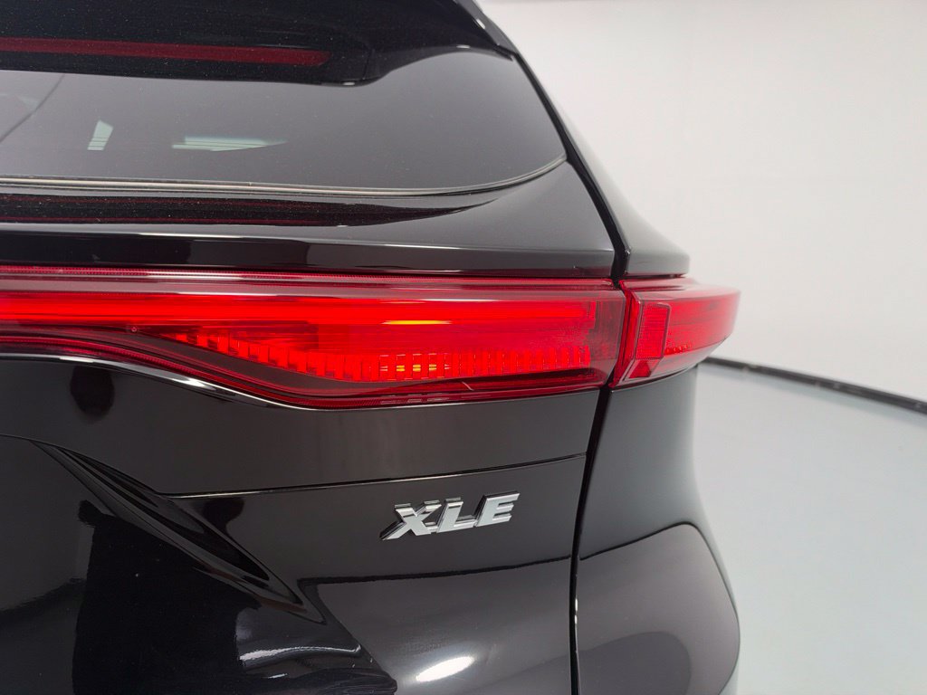 Used 2023 Toyota Venza XLE AWD/4WD image 7