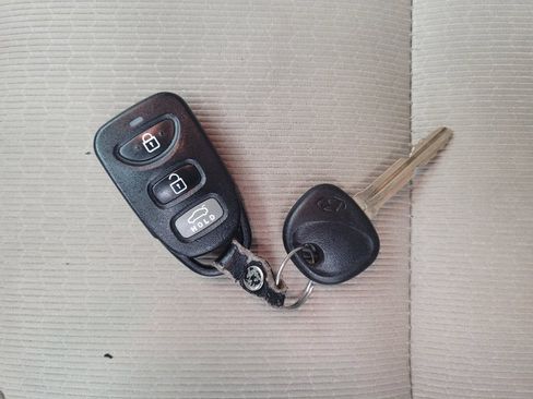 Used 2017 Hyundai Elantra SE FWD image 32