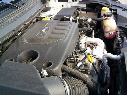 Used 2020 Jeep Cherokee Limited AWD/4WD image 40