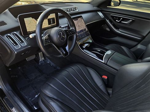 Used 2022 Mercedes-Benz S 580 4MATIC Sedan w/ AMG Line Package image 10