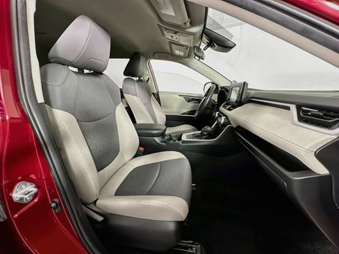 Used 2021 Toyota RAV4 XLE AWD/4WD image 28