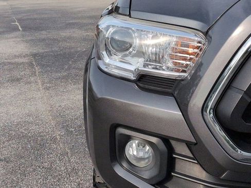 Used 2022 Toyota Tacoma SR5 w/ Technology Package RWD image 9