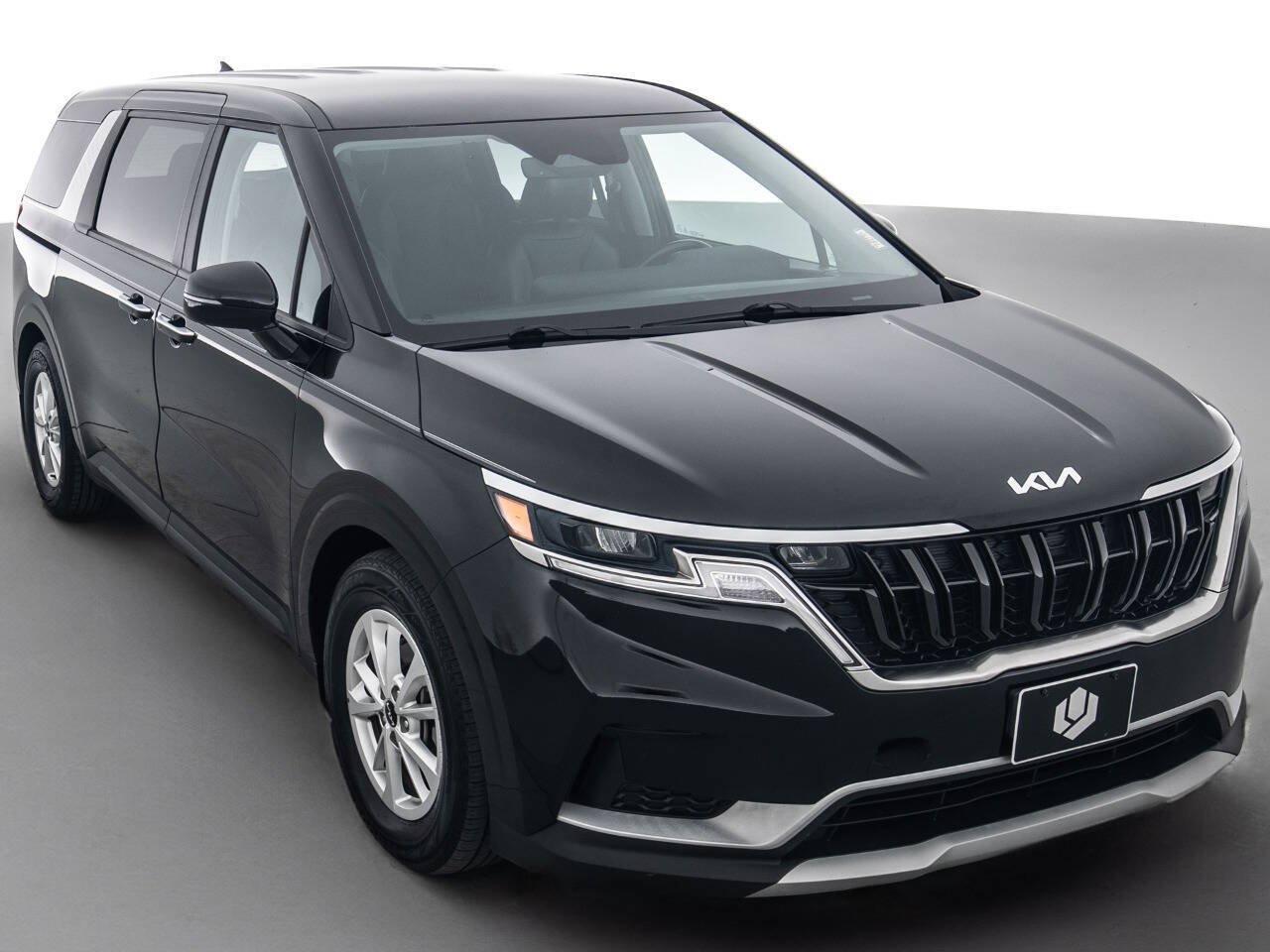 Used 2023 Kia Carnival LX FWD image 1