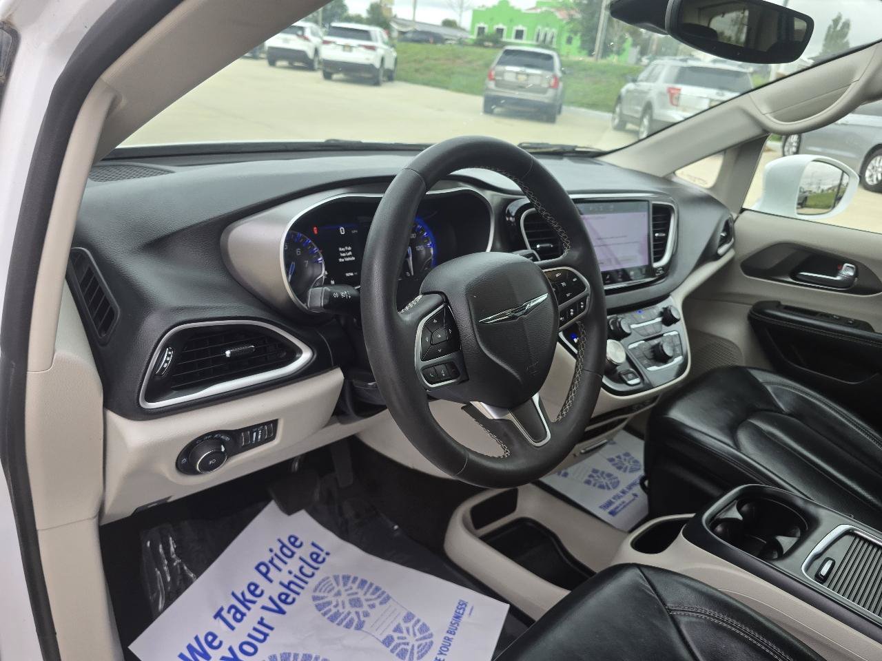 Used 2022 Chrysler Pacifica Touring-L FWD image 22