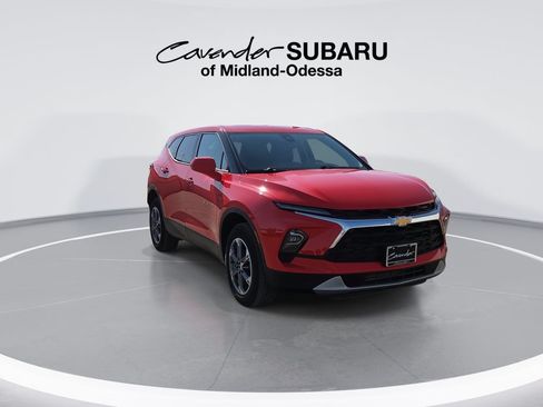 Used 2025 Chevrolet Blazer LT FWD image 2
