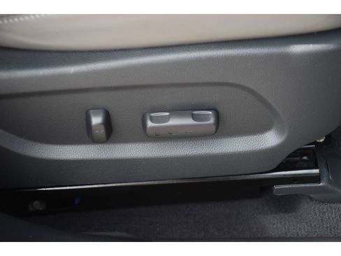 Used 2017 Hyundai Santa Fe SE image 32