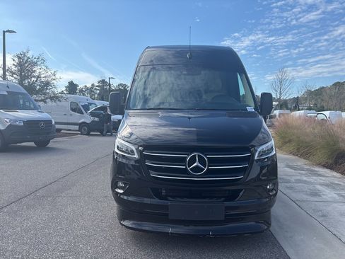Used 2024 Mercedes-Benz Sprinter 3500 image 8