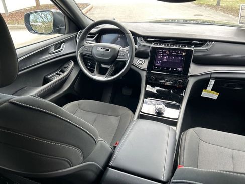 Used 2024 Jeep Grand Cherokee L Laredo w/ Luxury Tech Group I image 9