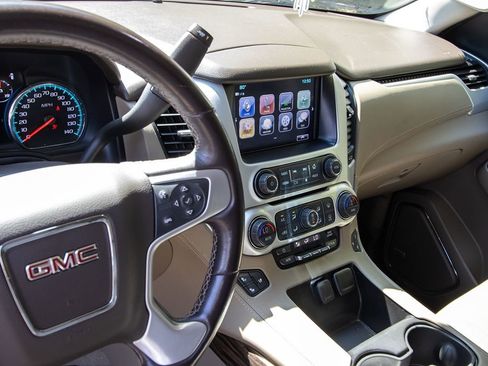 Used 2020 GMC Yukon XL SLT w/ Graphite Performance Edition image 13