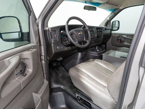 Used 2008 Chevrolet Express 1500 w/ Power Package RWD image 11