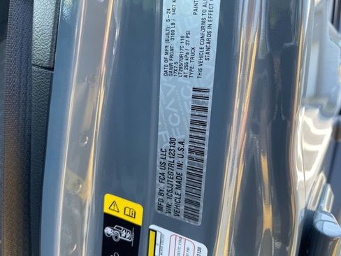 Used 2024 Jeep Gladiator Mojave w/ Technology Group image 19