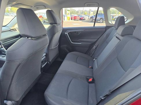 Used 2019 Toyota RAV4 LE AWD/4WD image 10