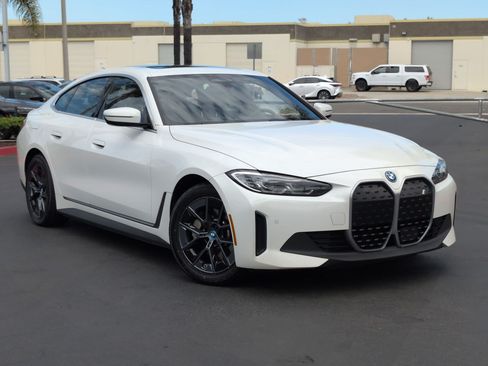 Used 2023 BMW i4 eDrive40 RWD image 2
