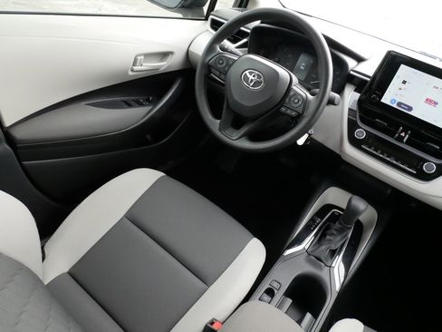 Certified 2025 Toyota Corolla LE image 9