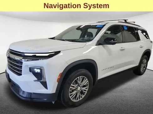 Used 2025 Chevrolet Traverse LT w/ Driver Confidence Package image 4