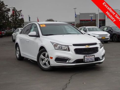 Used 2015 Chevrolet Cruze LT w/ Technology Package image 2