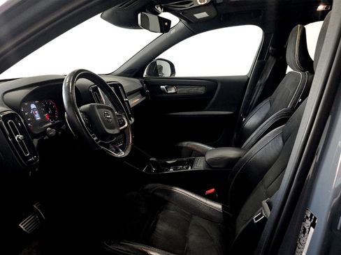 Used 2020 Volvo XC40 T4 R-Design w/ Protection Package Premier image 12