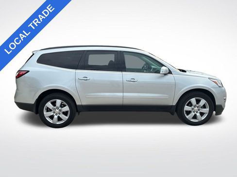 Used 2017 Chevrolet Traverse LT w/ Style and Technology Package FWD image 2