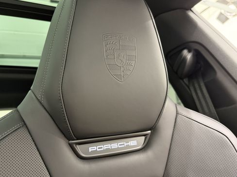 Certified 2025 Porsche Macan 4S Electric AWD/4WD image 33