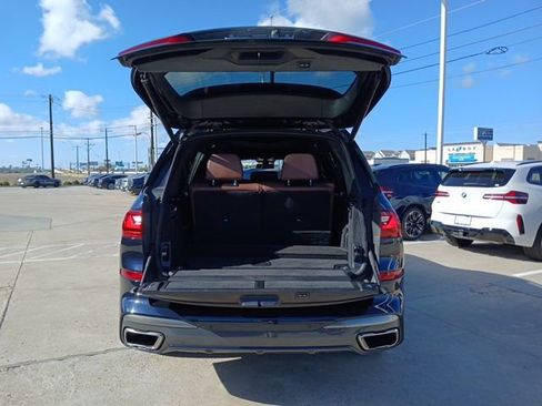 Used 2022 BMW X7 M50i image 9