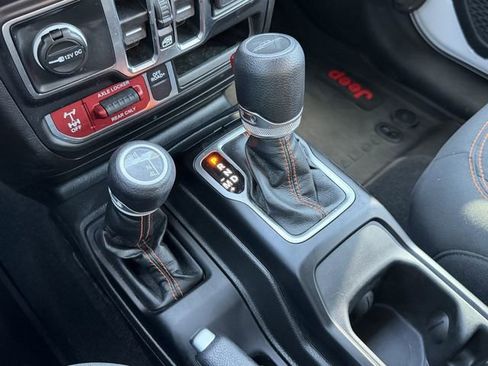 Used 2023 Jeep Gladiator Mojave AWD/4WD image 24