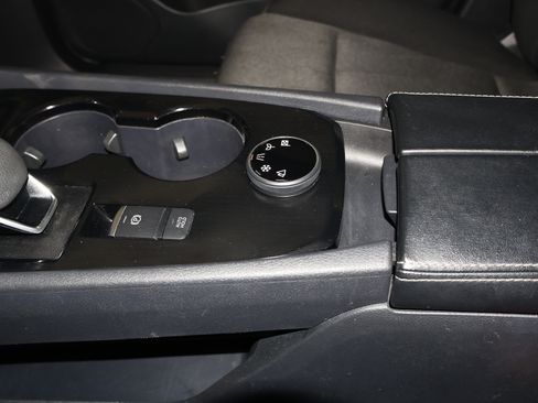 Used 2025 Nissan Rogue SV image 31