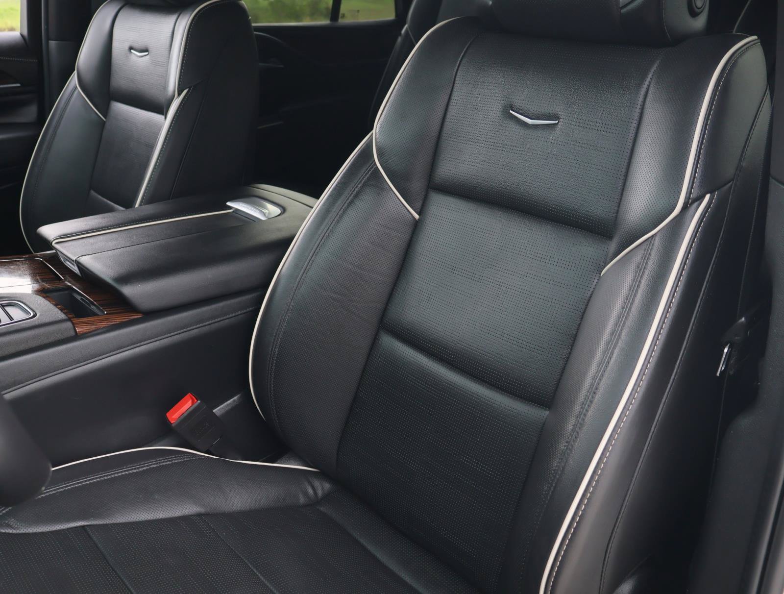 Used 2024 Cadillac Escalade Premium Luxury RWD image 16