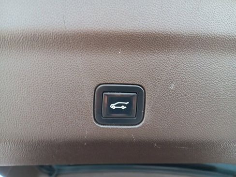 Used 2022 GMC Yukon Denali w/ Denali Premium Package image 28