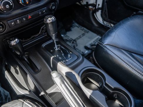 Used 2013 Jeep Wrangler Unlimited Rubicon w/ Connectivity Group image 21