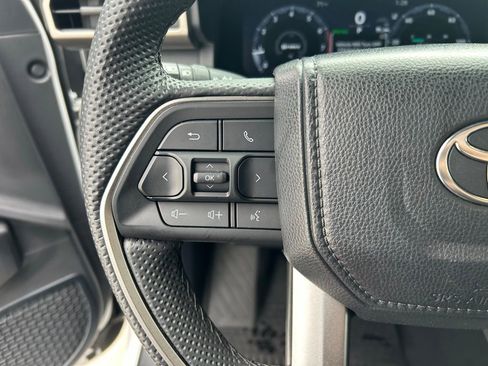 Used 2024 Toyota Tacoma Limited w/ Limited Package (LT) AWD/4WD image 21