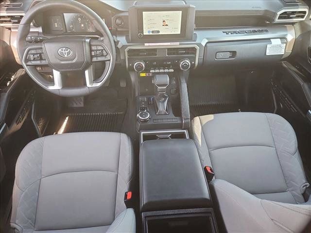 Used 2025 Toyota Tacoma SR5 AWD/4WD image 22