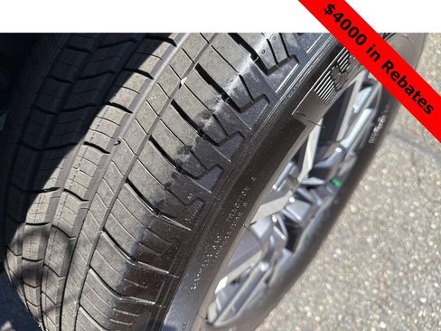 New 2025 Nissan Frontier SL image 8